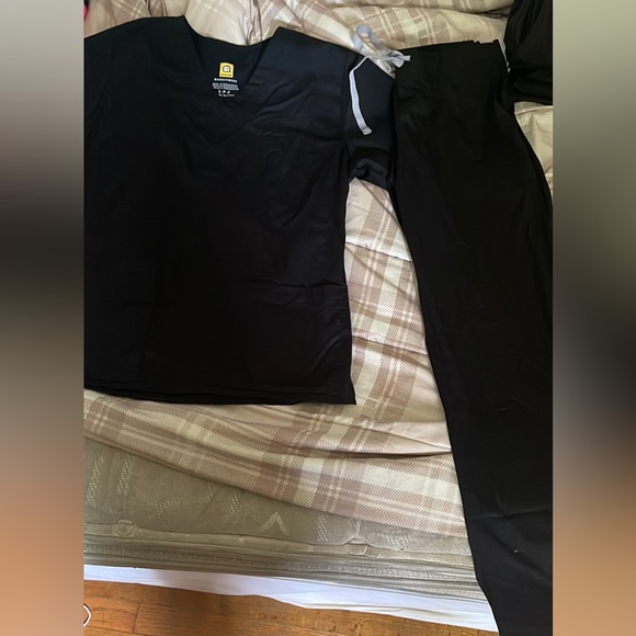 Wonder wink scrub set - Picture 1 of 3